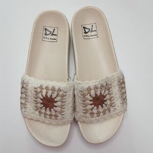 Dirty Laundry Crochet Slippers in Cream and Tan